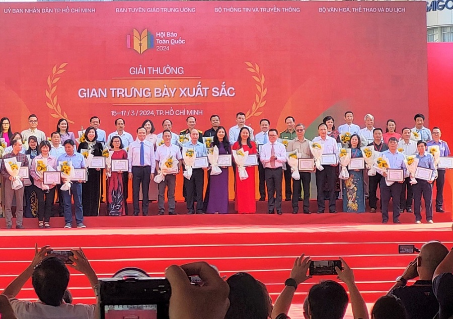 Hội báo toàn quốc lần đầu tiên tổ chức ở phía Nam thành công tốt đẹp