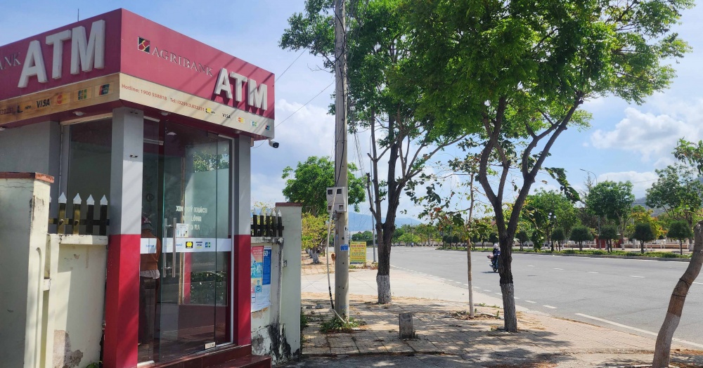 các TCTD trên địa bàn cũng đã tăng cường đầu tư các thiết bị, hạ tầng công nghệ phục vụ, góp phần lan toả thói quen không dùng tiền mặt ở địa phương.