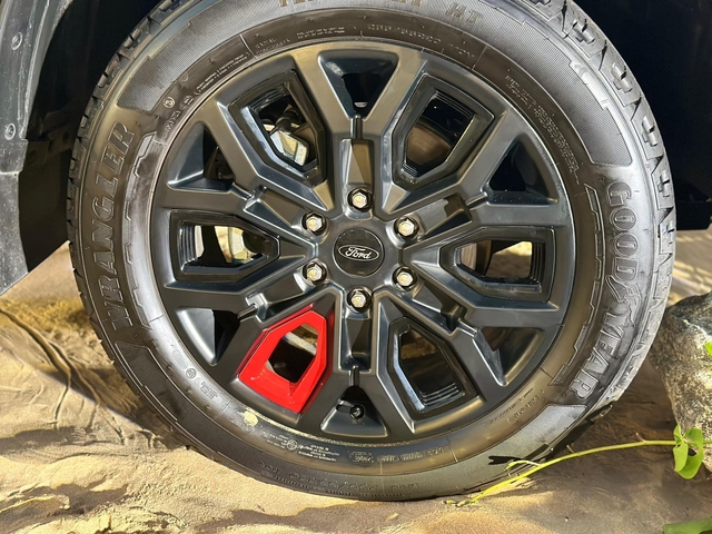 Ford Ranger Stormtrak - Ảnh 3.