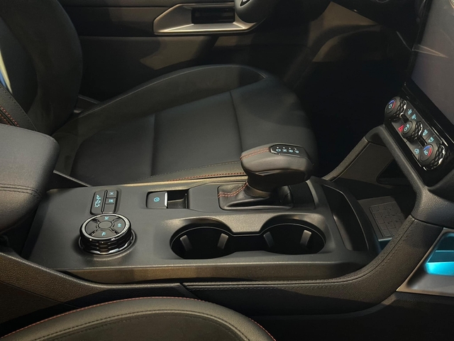 Ford Ranger Stormtrak - Ảnh 8.