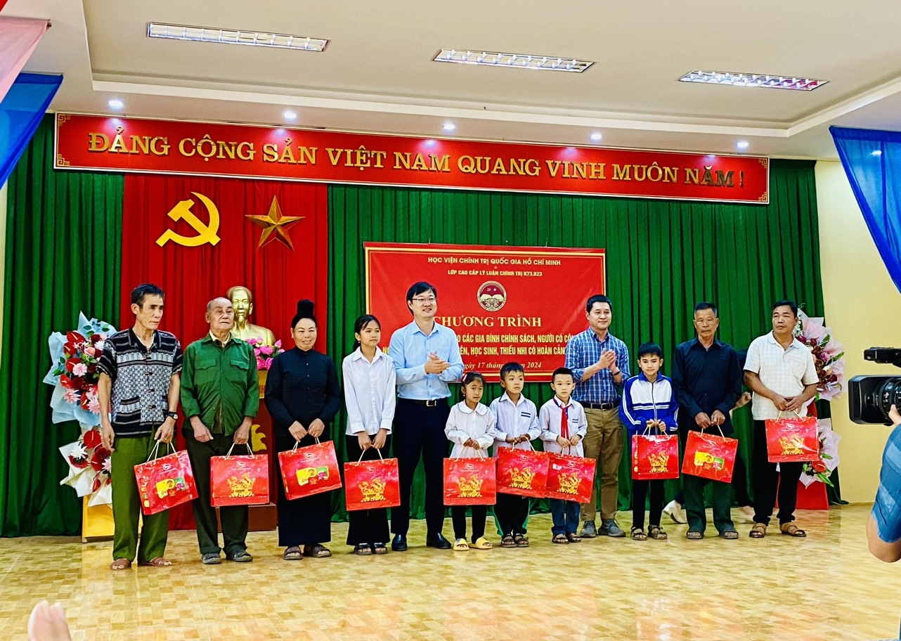 NHNN Sơn La làm việc với Đoàn nghiên cứu thực tế Học viên Cao cấp lý luận chính trị