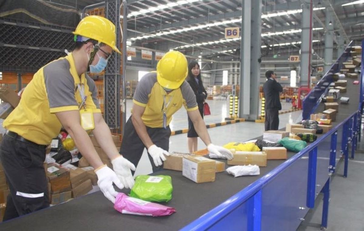 Về lâu dài, việc giảm giá dưới giá thành mang đến những hệ quả tiêu cực cho chính doanh nghiệp phá giá. Về lâu dài, việc giảm giá dưới giá thành mang đến những hệ quả tiêu cực cho chính doanh nghiệp phá giá.