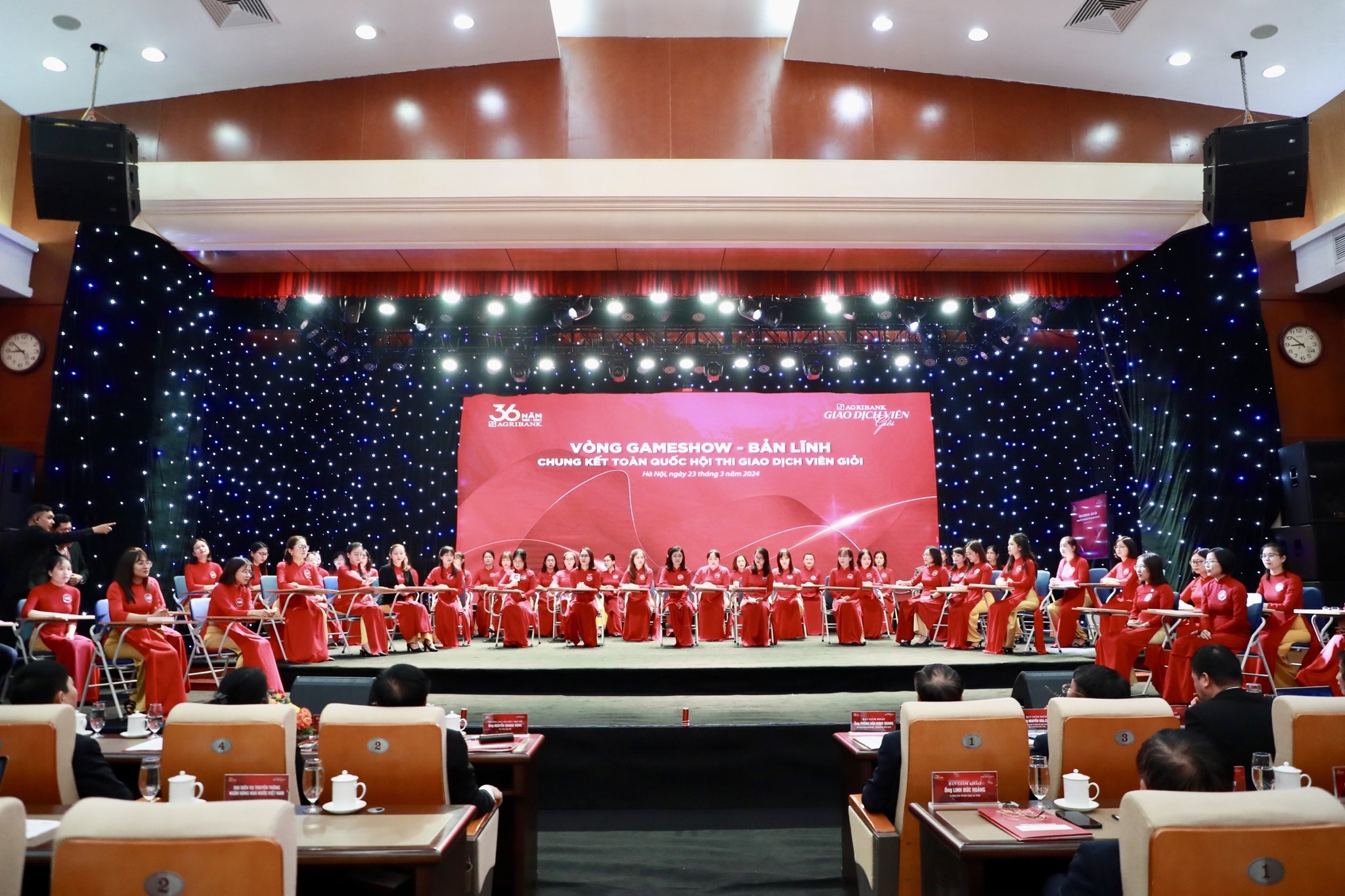 Mỗi giao dịch viên là “cầu nối” quan trọng giữa Agribank và khách hàng Mỗi giao dịch viên là “cầu nối” quan trọng giữa Agribank và khách hàng