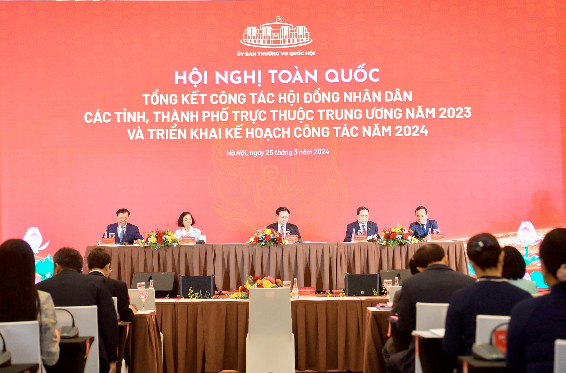 Chủ tịch Quốc hội Vương Đình Huệ, Phó Chủ tịch Thường trực Quốc hội Trần Thanh Mẫn chủ trì Hội nghị toàn quốc tổng kết công tác HĐND các tỉnh, thành phố trực thuộc Trung ương năm 2023 và triển khai kế hoạch công tác năm 2024 Chủ tịch Quốc hội Vương Đình Huệ, Phó Chủ tịch Thường trực Quốc hội Trần Thanh Mẫn chủ trì Hội nghị toàn quốc tổng kết công tác HĐND các tỉnh, thành phố trực thuộc Trung ương năm 2023 và triển khai kế hoạch công tác năm 2024