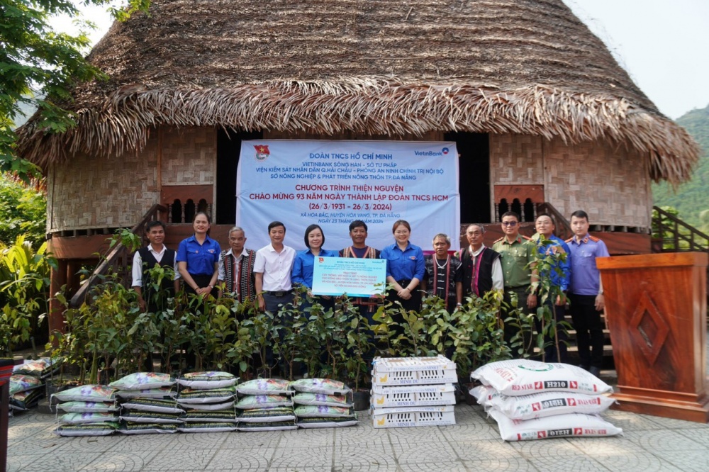 Đoàn thanh niên VietinBank Sông Hàn và các đợn vị tặng cây trồng, vật nuôi và vật tư nông nghiệp cho đồng bào Cờ tu với tổng giá trị hơn 50 triệu đồng Đoàn thanh niên VietinBank Sông Hàn và các đợn vị tặng cây trồng, vật nuôi và vật tư nông nghiệp cho đồng bào Cờ tu với tổng giá trị hơn 50 triệu đồng