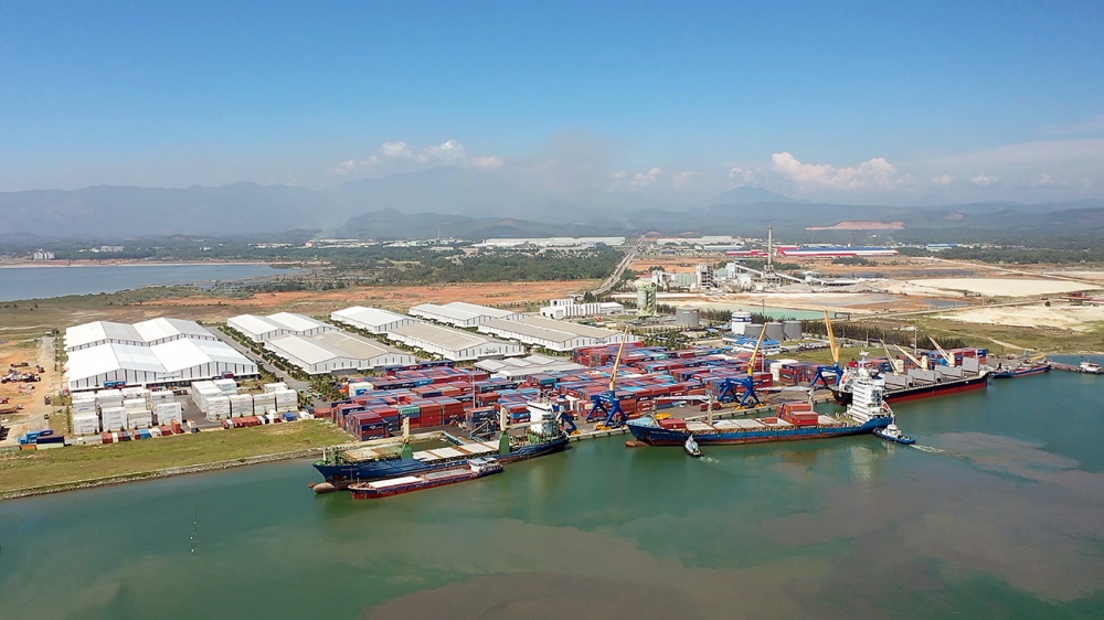 “Bội thực” cảng biển khiến lợi thế có thể biến thành bất lợi nếu không có sự liên kết chặt chẽ. “Bội thực” cảng biển khiến lợi thế có thể biến thành bất lợi nếu không có sự liên kết chặt chẽ.