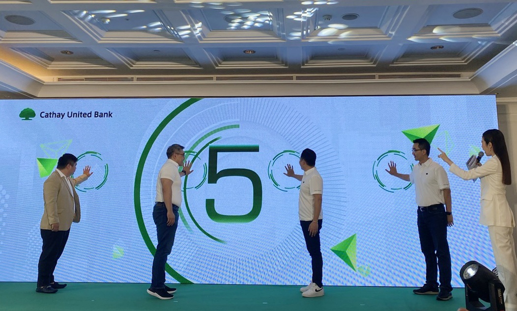 Khởi động sản phẩm tài chính số, ngân hàng mở ra những trải nghiệm mới nhiều tiện ích cho người dùng Khởi động sản phẩm tài chính số, ngân hàng mở ra những trải nghiệm mới nhiều tiện ích cho người dùng