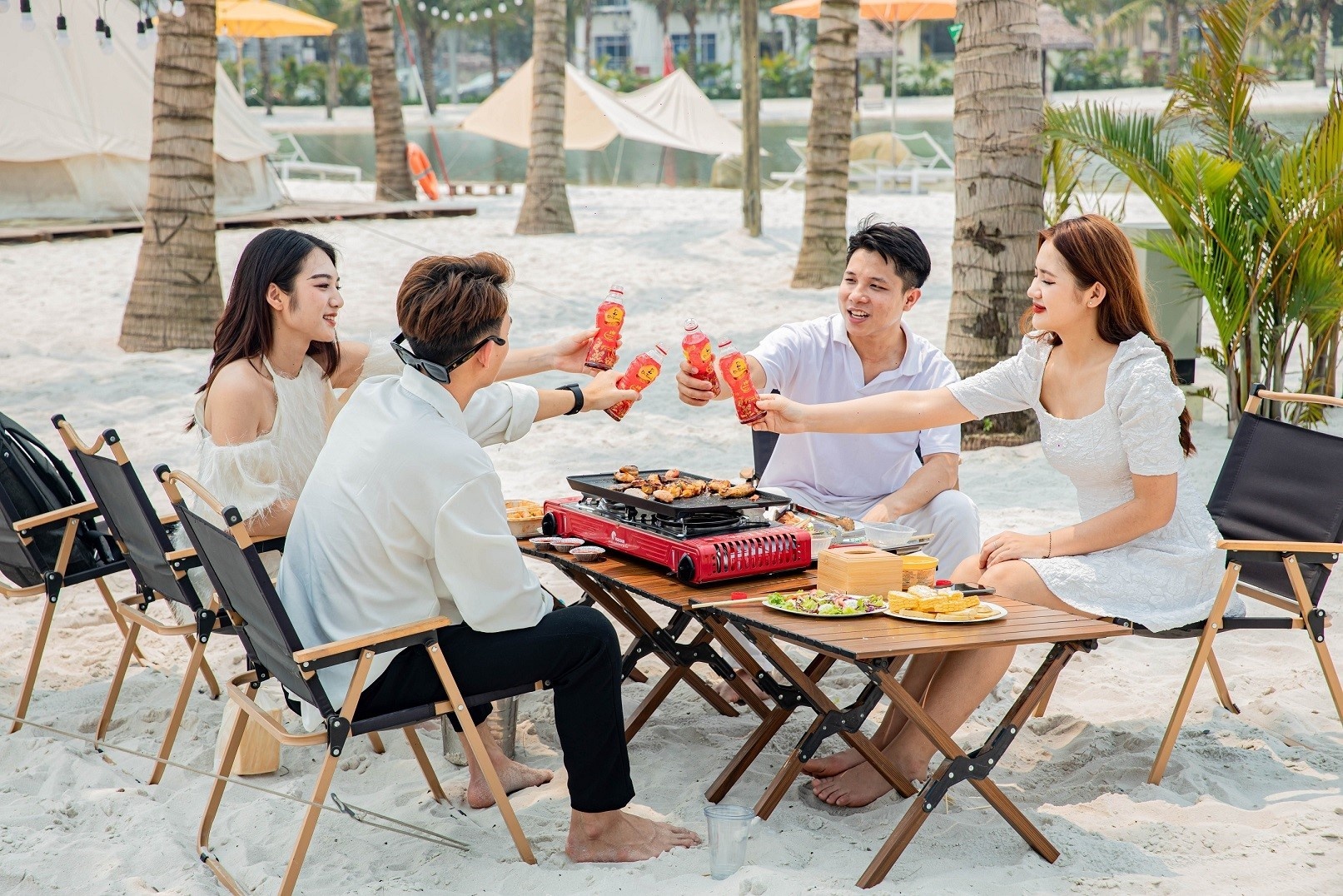 Nhiều người trẻ thỏa thích thưởng thức đồ nướng, các món ăn cay nóng mà vẫn luôn tươi tắn nhờ biết cách thanh lọc cơ thể với các đồ uống thảo mộc tự nhiên. Nhiều người trẻ thỏa thích thưởng thức đồ nướng, các món ăn cay nóng mà vẫn luôn tươi tắn nhờ biết cách thanh lọc cơ thể với các đồ uống thảo mộc tự nhiên.