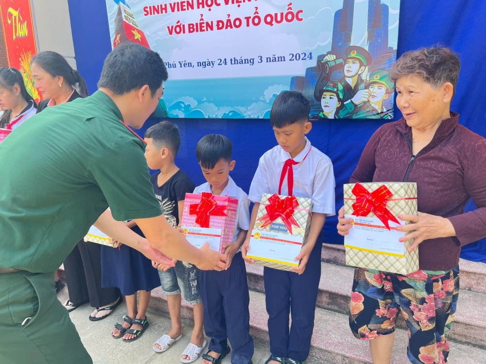 Lan tỏa ý nghĩa Hành trình “Sinh viên với biển đảo Tổ quốc ” Lan tỏa ý nghĩa Hành trình “Sinh viên với biển đảo Tổ quốc ”