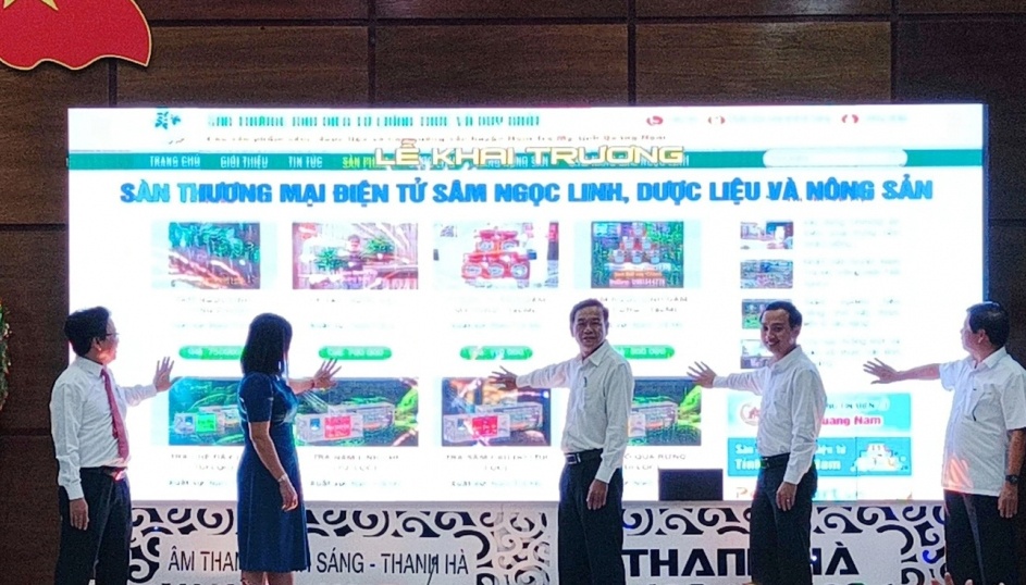Đấu tranh với hàng giả, UBND huyện Nam Trà My đã xây dựng và đưa vào vận hành sàn thương mại điện tử cho các sản phẩm từ sâm Ngọc Linh. Đấu tranh với hàng giả, UBND huyện Nam Trà My đã xây dựng và đưa vào vận hành sàn thương mại điện tử cho các sản phẩm từ sâm Ngọc Linh.