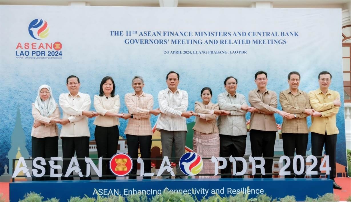 Các lãnh đạo NHTW ASEAN chụp ảnh lưu niệm Các lãnh đạo NHTW ASEAN chụp ảnh lưu niệm