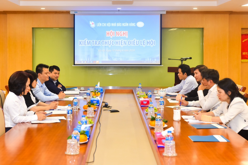 Ban Kiểm tra Hội Nhà báo Việt Nam làm việc với Liên chi hội Nhà báo Ngân hàng