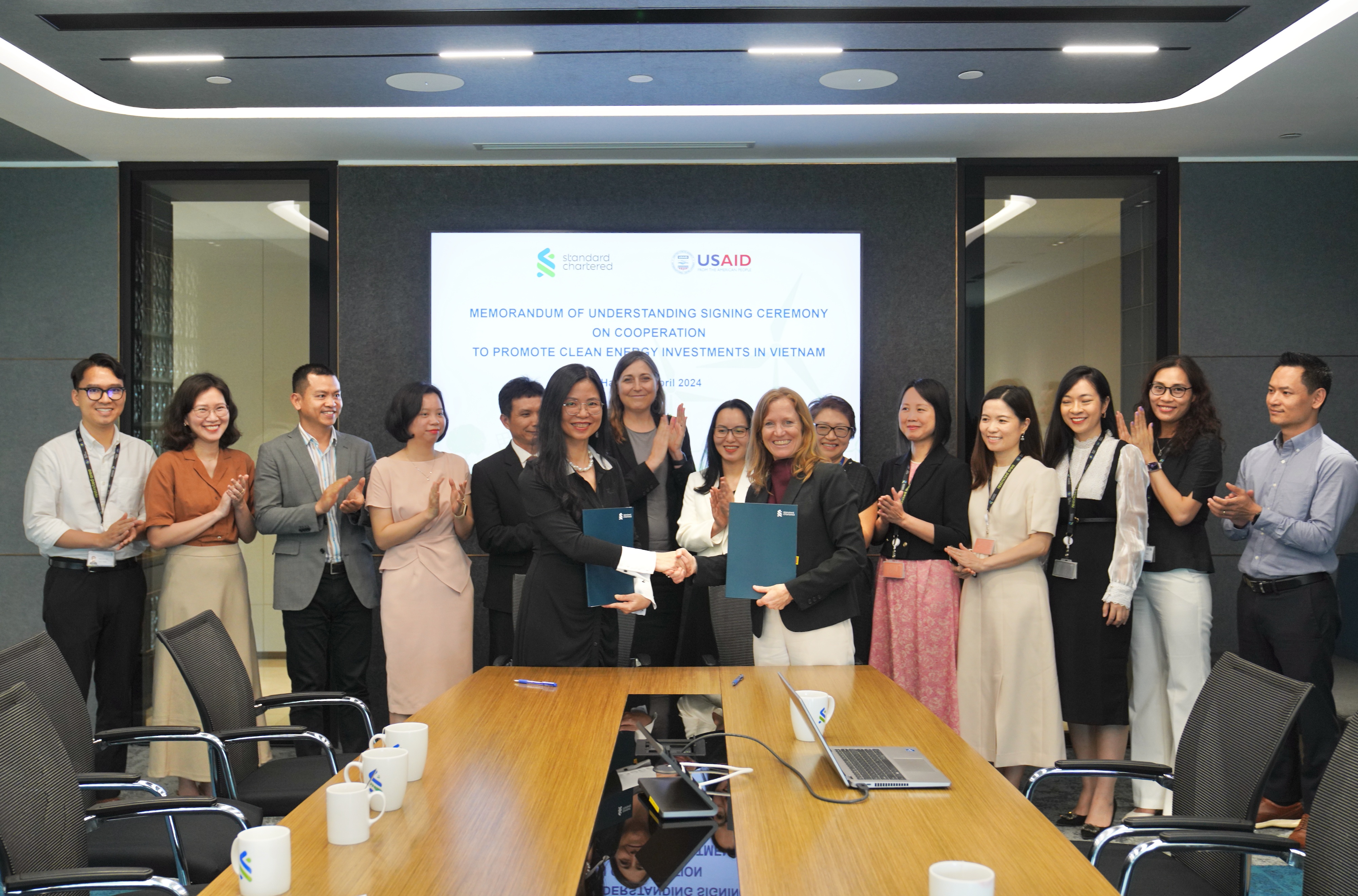 Hoa Kỳ và Standard Chartered Việt Nam hợp tác thúc đẩy đầu tư vào năng lượng sạch