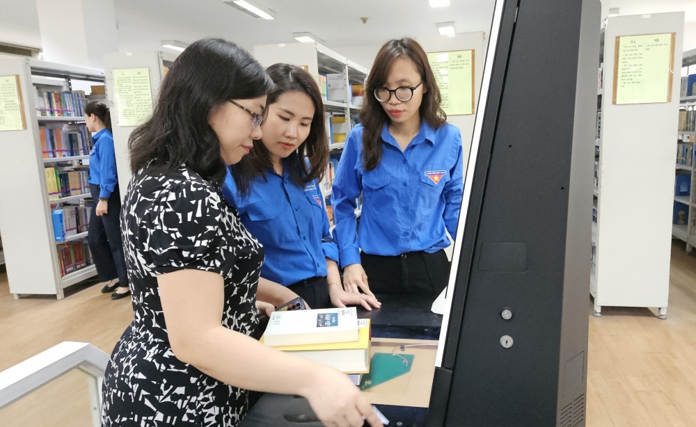 Công nghệ trả sách qua máy tại Thư viện Quốc gia