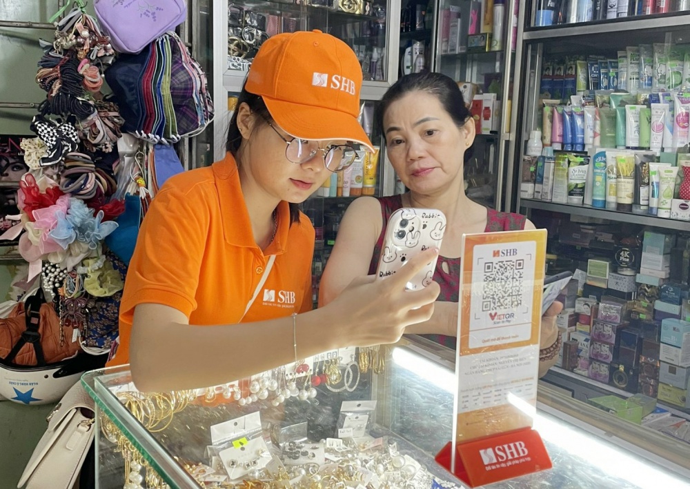 các TCTD trên địa bàn đẩy mạnh việc mở tài khoản và cung ứng dịch vụ thanh toán QR Code cho người dân, thúc đẩy thanh toán không dùng tiền mặt. các TCTD trên địa bàn đẩy mạnh việc mở tài khoản và cung ứng dịch vụ thanh toán QR Code cho người dân, thúc đẩy thanh toán không dùng tiền mặt.