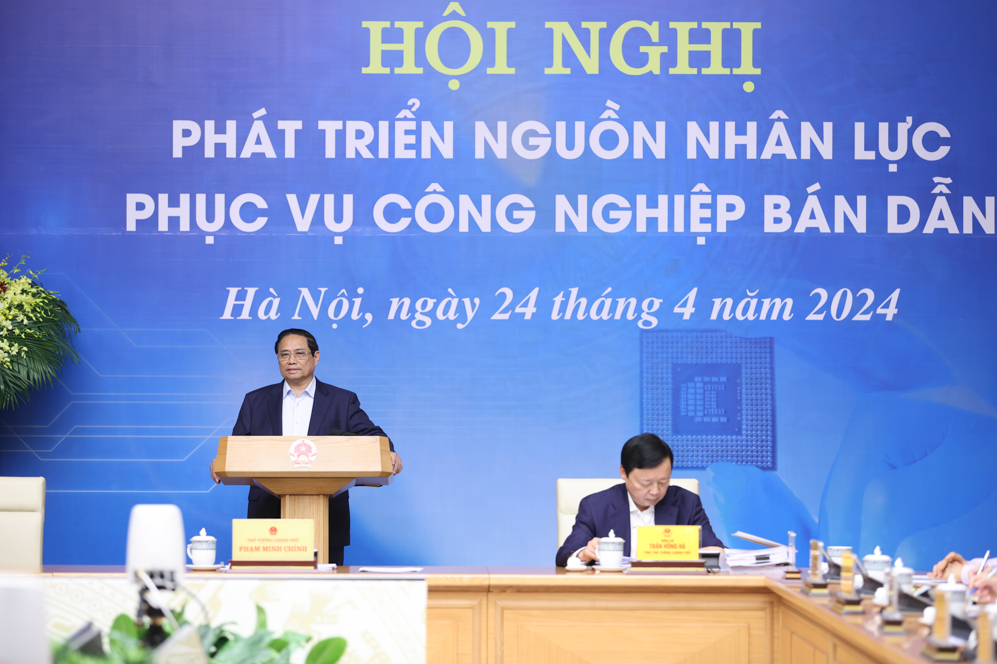 Thủ tướng Phạm Minh Chính: Đào tạo nhân lực bán dẫn là 'đột phá của đột phá'- Ảnh 2. Thủ tướng Phạm Minh Chính: Đào tạo nhân lực bán dẫn là 'đột phá của đột phá'- Ảnh 2.