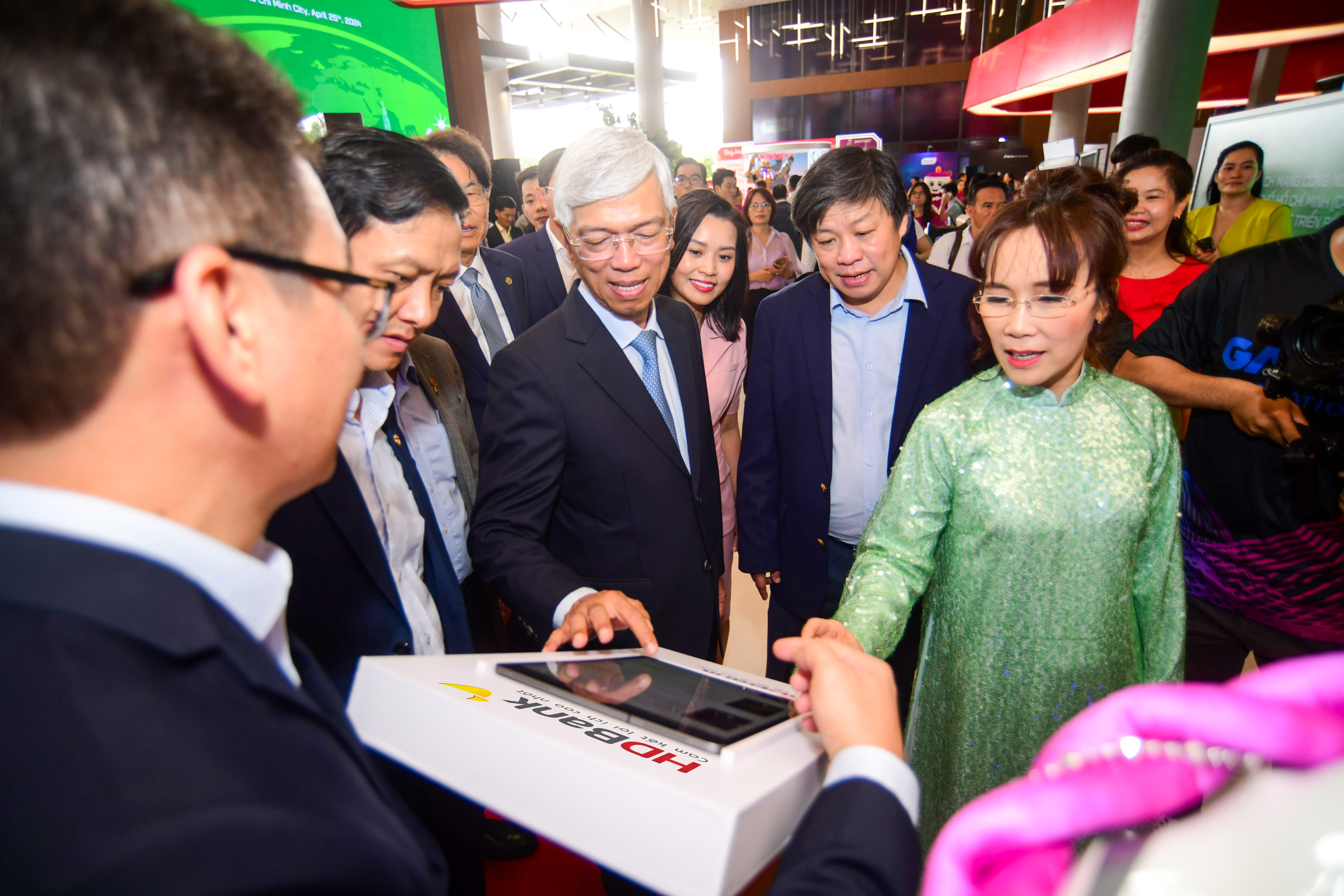 với vai trò là một thành viên của C4IR, HDBank xác định rõ sẽ tiếp tục tiên phong ứng dụng và phát triển các dự án công nghệ cao,