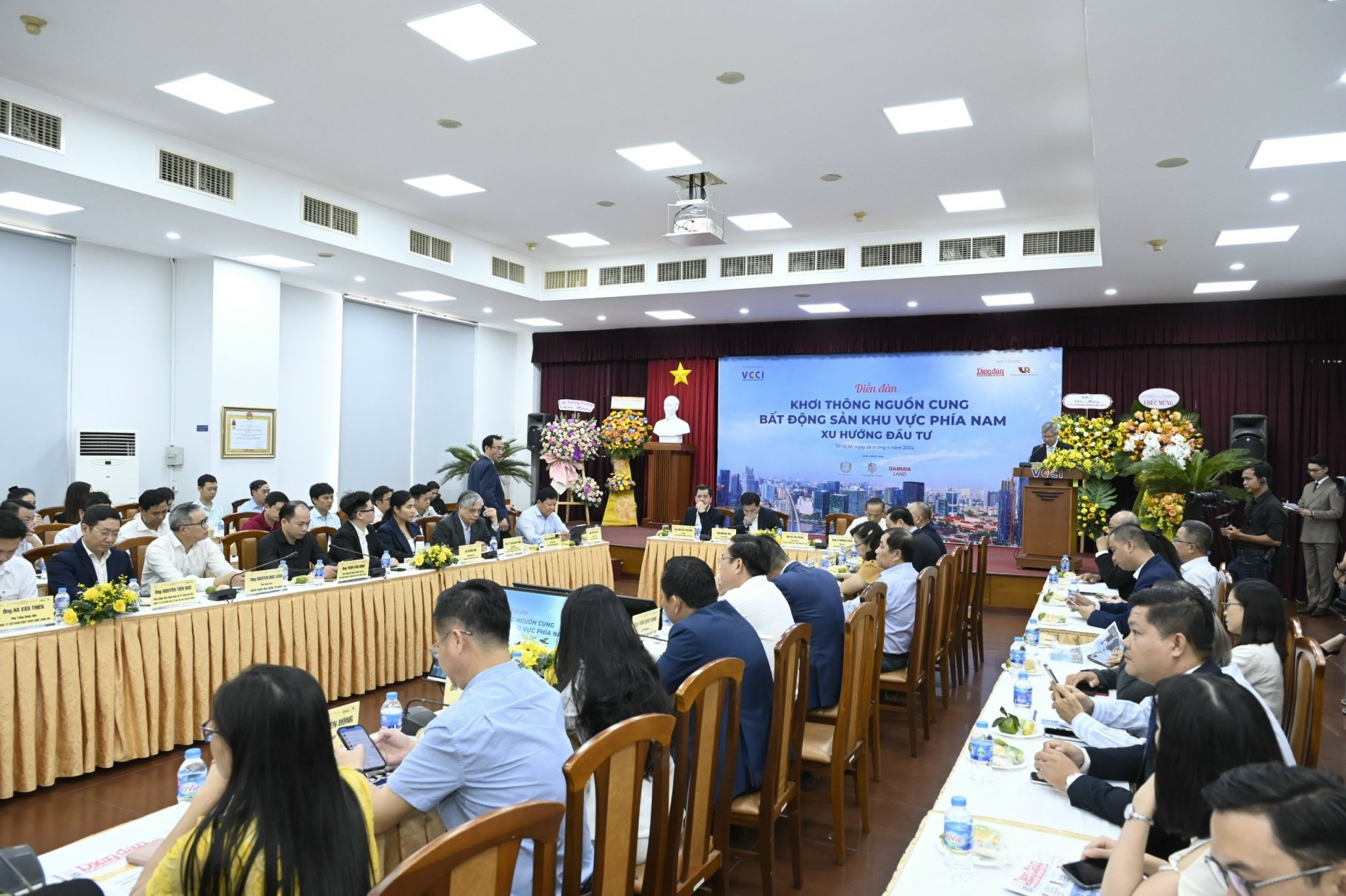 giới đầu tư trước mắt là dòng tiền 2024 thế nào và dòng tiền có đủ mạnh để phát triển bất động sản 