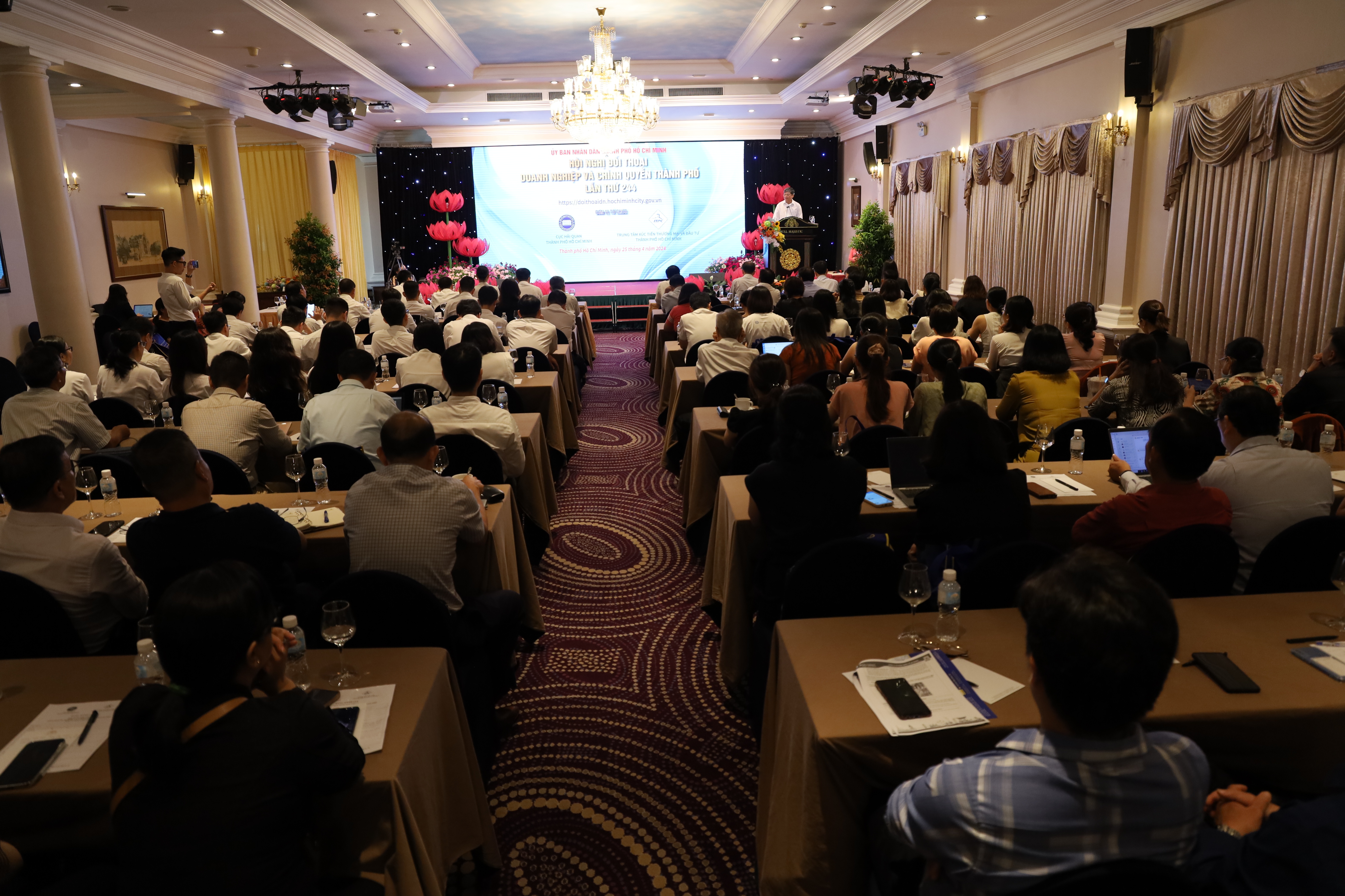 Toàn cảnh Hội nghị đối thoại Toàn cảnh Hội nghị đối thoại