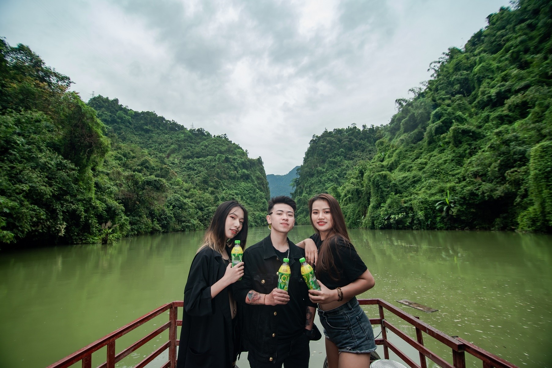 Chill giữa thiên nhiên cùng Trà Xanh Không Độ để giải nhiệt cuộc sống ngày hè. Chill giữa thiên nhiên cùng Trà Xanh Không Độ để giải nhiệt cuộc sống ngày hè.