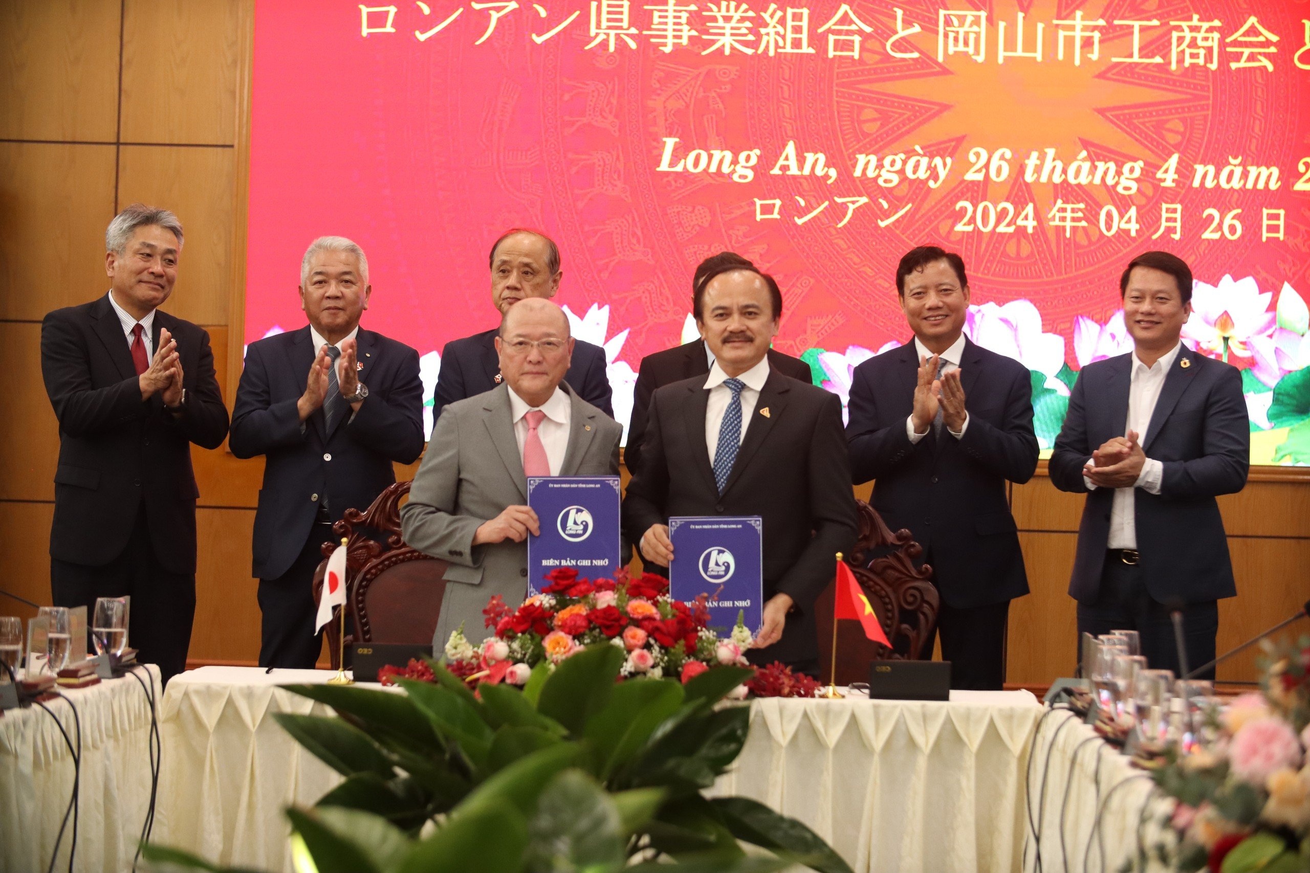 Lễ ký kết biên bản ghi nhớ giữa HHDN tỉnh Long An với Hội Công Thương Thành phố Okaya Lễ ký kết biên bản ghi nhớ giữa HHDN tỉnh Long An với Hội Công Thương Thành phố Okaya