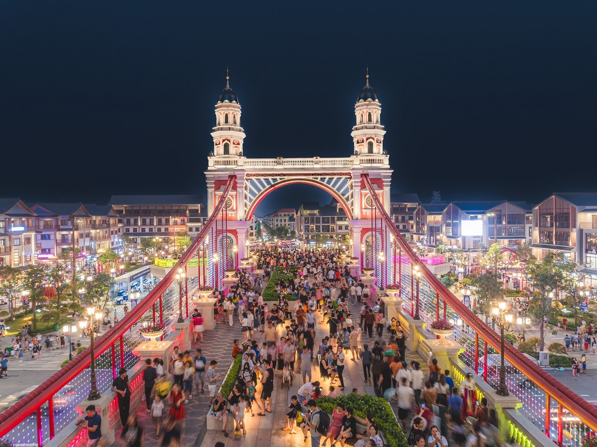 Thu hút hàng vạn lượt khách mỗi ngày, Grand World trở thành điểm du lịch hấp dẫn hàng đầu miền Bắc