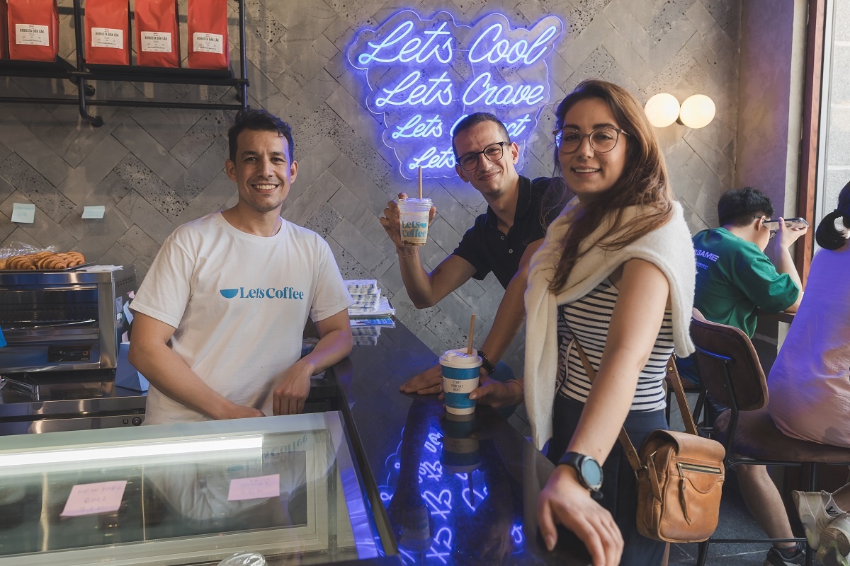 Du khách quốc tế hào hứng khi đến với “vũ trụ” vui chơi - giải trí - mua sắm - ẩm thực Grand World