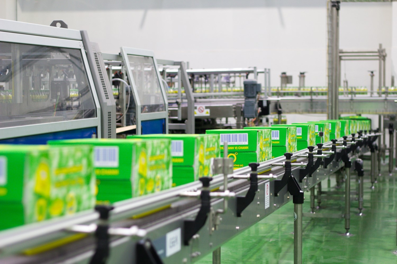 Các sản phẩm nước giải khát có nguồn gốc tự nhiên, tốt cho sức khỏe tốt cho được sản suất trên dây chuyền công nghệ chiết lạnh vô trùng Aseptic của Tân Hiệp Phát Các sản phẩm nước giải khát có nguồn gốc tự nhiên, tốt cho sức khỏe tốt cho được sản suất trên dây chuyền công nghệ chiết lạnh vô trùng Aseptic của Tân Hiệp Phát