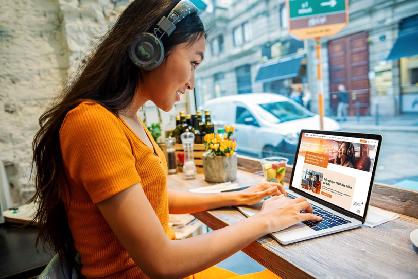 Từ nay, khách hàng chỉ cần nhấp chuột (đối với thiết bị máy tính) hoặc chạm (đối với thiết bị di động) đã có thể đọc hiểu tức thì những thuật ngữ chuyên ngành phức tạp