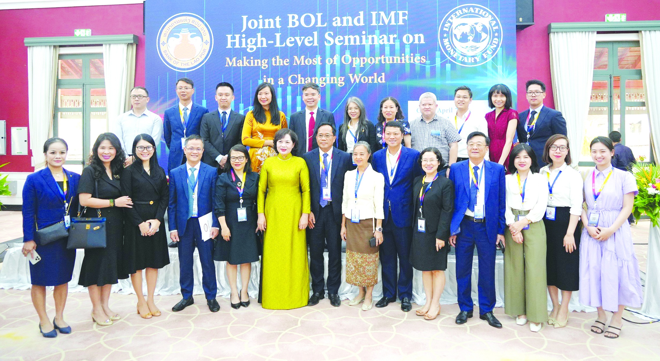 Thống đốc NHNN Việt Nam Nguyễn Thị Hồng, Thống đốc NHTW Lào Buonluea Sinxayvora-vong, Phó Chủ tịch kiêm Tổng Thư ký HHNH Việt Nam Nguyễn Quốc Hùng và các đại biểu chụp ảnh lưu niệm tại Hội thảo cấp cao của NHTW Lào và IMF tổ chức tại Luang Prabang, Lào (tháng 4/2024) Thống đốc NHNN Việt Nam Nguyễn Thị Hồng, Thống đốc NHTW Lào Buonluea Sinxayvora-vong, Phó Chủ tịch kiêm Tổng Thư ký HHNH Việt Nam Nguyễn Quốc Hùng và các đại biểu chụp ảnh lưu niệm tại Hội thảo cấp cao của NHTW Lào và IMF tổ chức tại Luang Prabang, Lào (tháng 4/2024)
