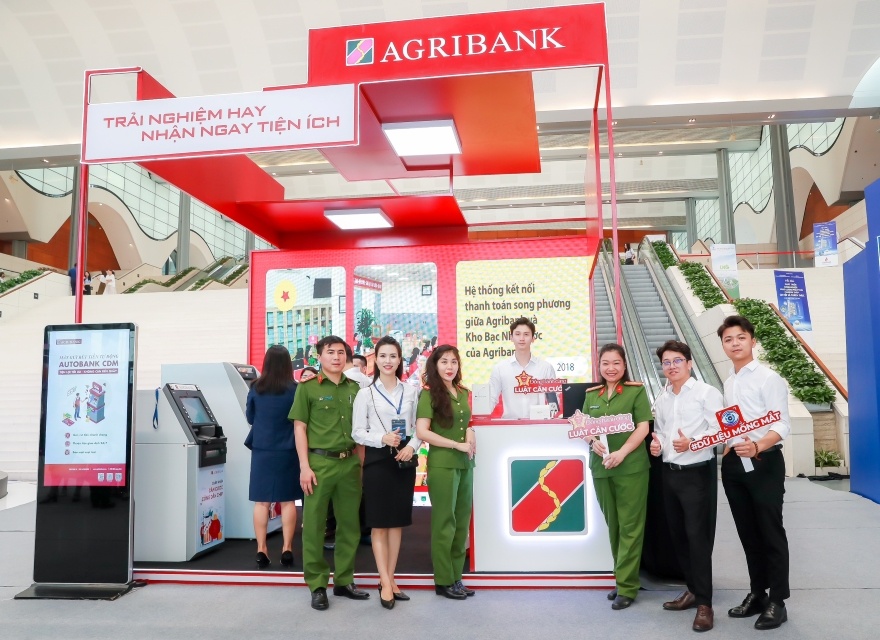 Agribank trình diễn 6 dịch vụ vượt trội tại sự kiện Chuyển đổi số ngành Ngân hàng năm 2024