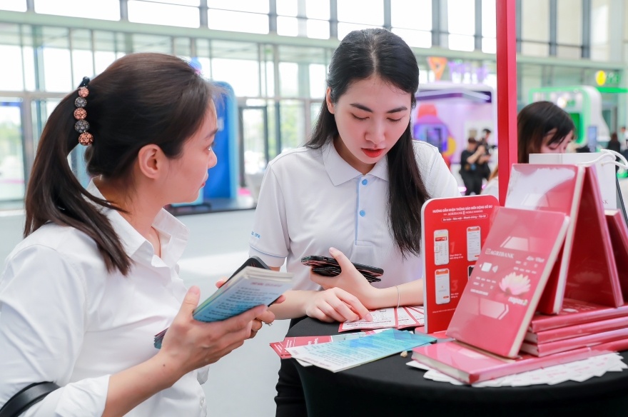 Agribank trình diễn 6 dịch vụ vượt trội tại sự kiện Chuyển đổi số ngành Ngân hàng năm 2024