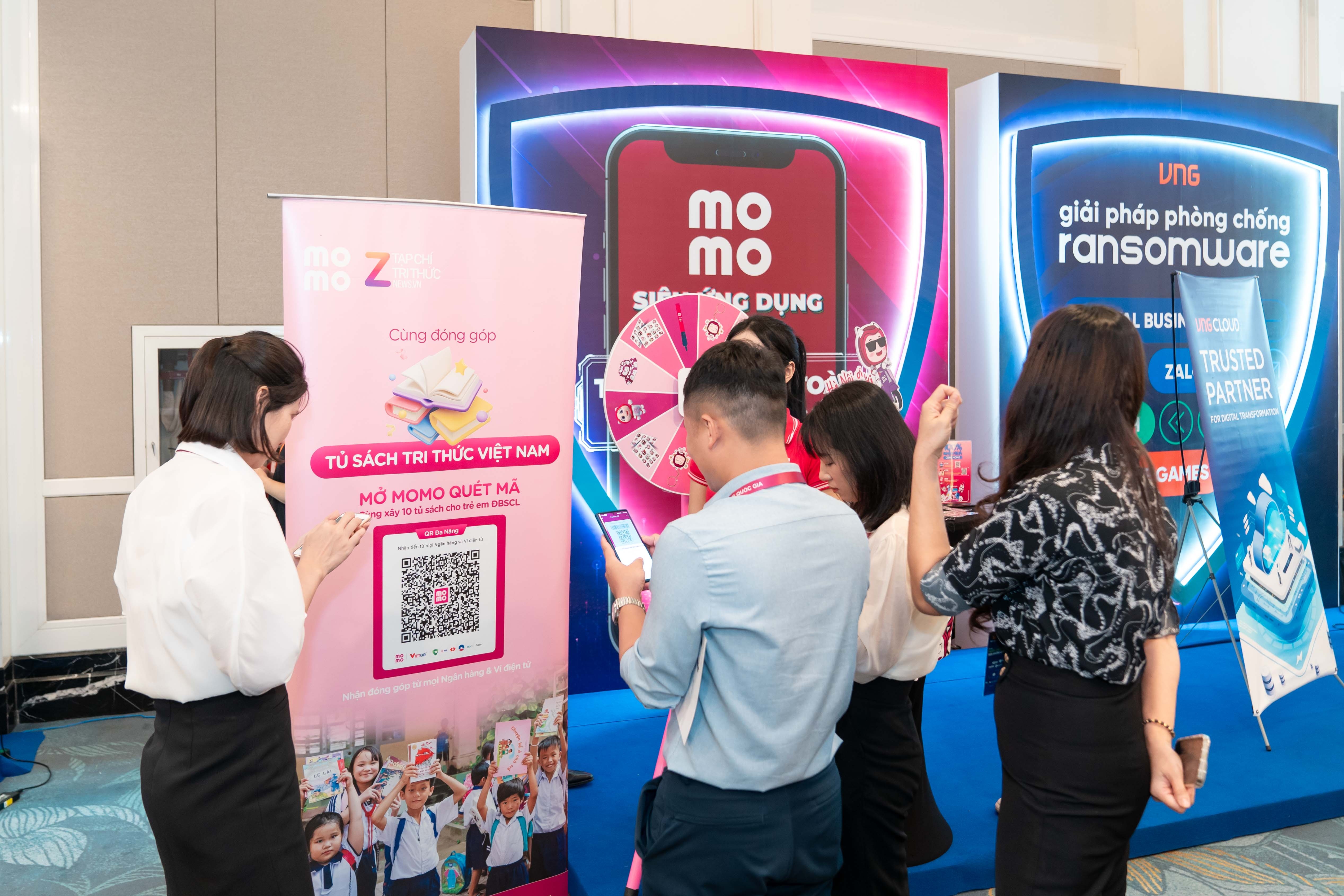 hiện nay MoMo đầu tư rất nhiều công nghệ mới từ ngân sách cho đến con người. hiện nay MoMo đầu tư rất nhiều công nghệ mới từ ngân sách cho đến con người.