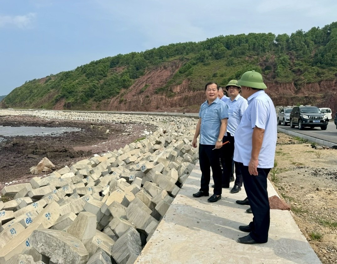 Đốc thúc giải ngân đầu tư công một số dự án trọng điểm tại tỉnh Nghệ An và Thanh Hóa Đốc thúc giải ngân đầu tư công một số dự án trọng điểm tại tỉnh Nghệ An và Thanh Hóa