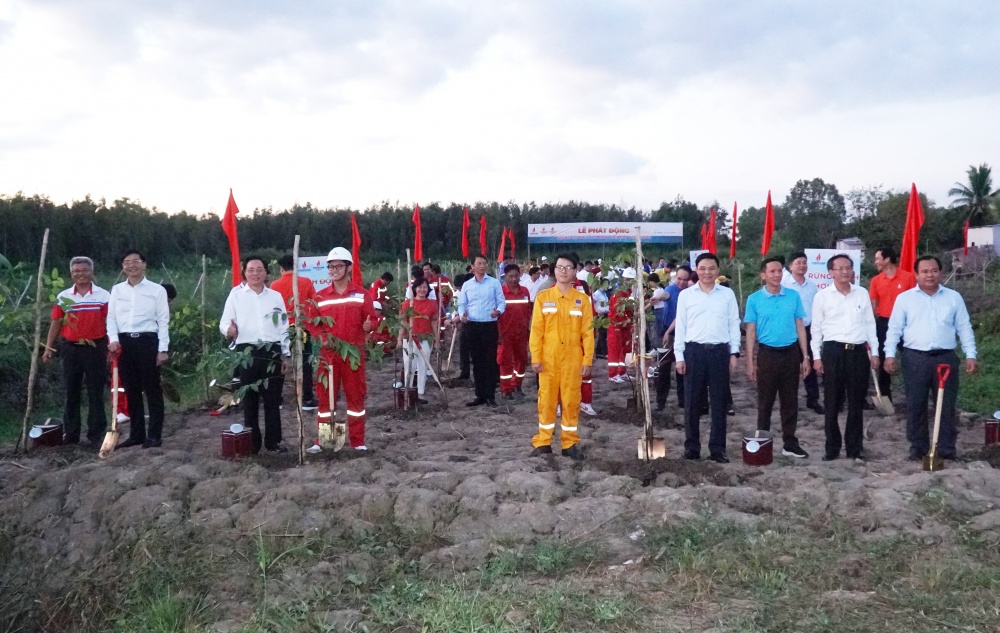 4. Petrovietnam phát động trồng cây phục hồi rừng tại Cà Mau