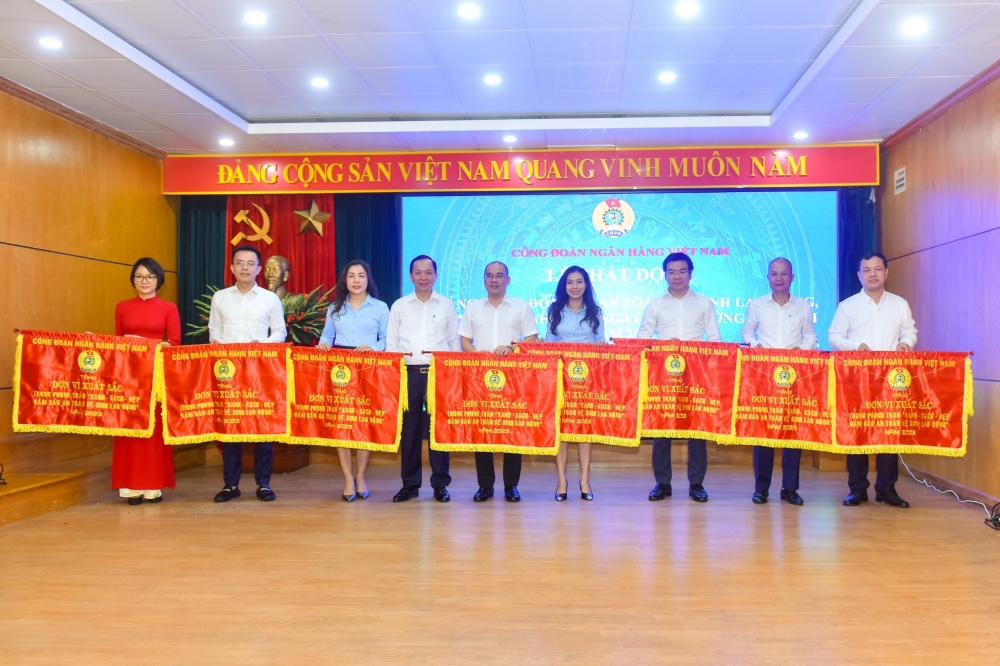 Công đoàn Ngân hàng Việt Nam phát động Tháng hành động về An toàn, vệ sinh lao động, Tháng Công nhân và Ngày Môi trường thế giới Công đoàn Ngân hàng Việt Nam phát động Tháng hành động về An toàn, vệ sinh lao động, Tháng Công nhân và Ngày Môi trường thế giới