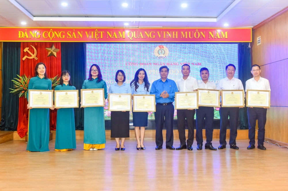 Công đoàn Ngân hàng Việt Nam phát động Tháng hành động về An toàn, vệ sinh lao động, Tháng Công nhân và Ngày Môi trường thế giới Công đoàn Ngân hàng Việt Nam phát động Tháng hành động về An toàn, vệ sinh lao động, Tháng Công nhân và Ngày Môi trường thế giới