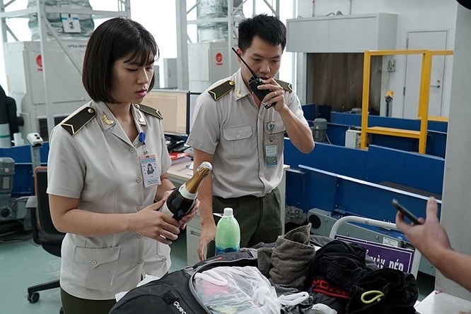 Hải quan mở đợt cao điểm chống buôn lậu vàng, ngoại tệ qua biên giới