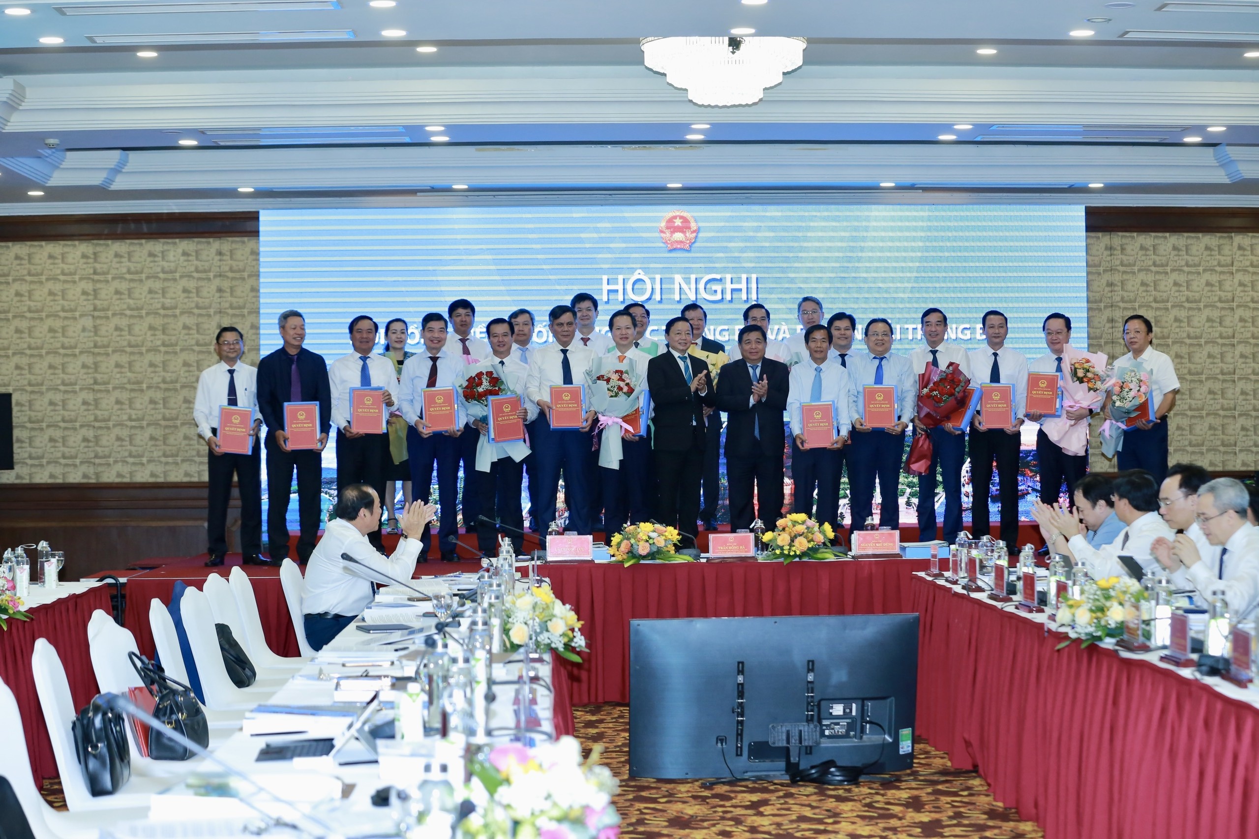 Trao quyết định phê duyệt Quy hoạch vùng Trao quyết định phê duyệt Quy hoạch vùng