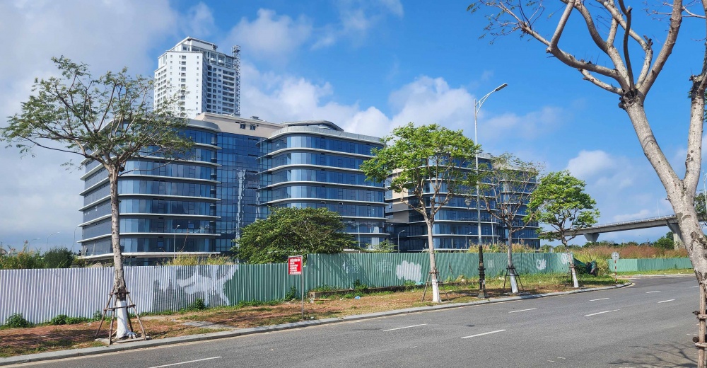 Sau một thời gian dài “trùm mềm”, vì vướng thủ tục pháp lý, đến nay dự án đang được cơ quan chức năng hoàn thiện thủ tục để tái khởi động 