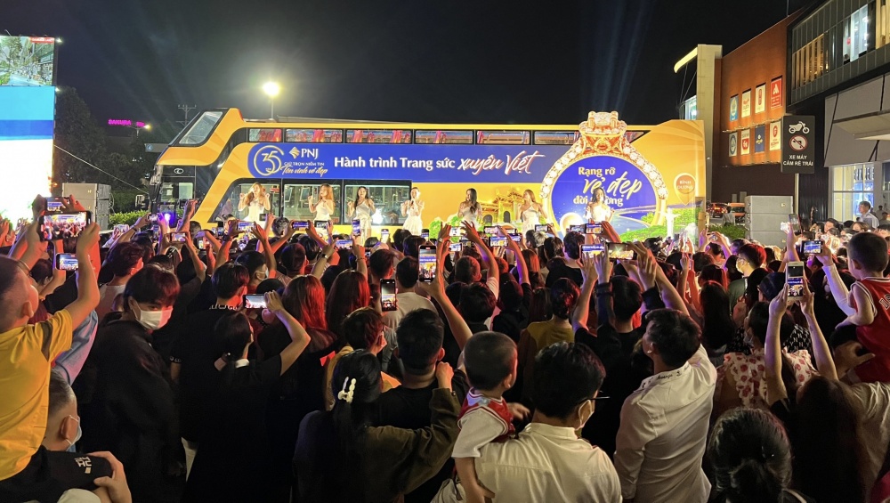 Chiến dịch “Hành trình trang sức xuyên Việt – Rạng rỡ vẻ đẹp đời thường” ghi dấu ấn mạnh mẽ đối với khách hàng trên toàn quốc. (Ảnh: Minh Phụng).