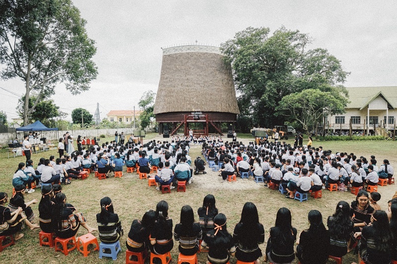 Sun Life Việt Nam chia sẻ kiến thức tài chính cho học sinh