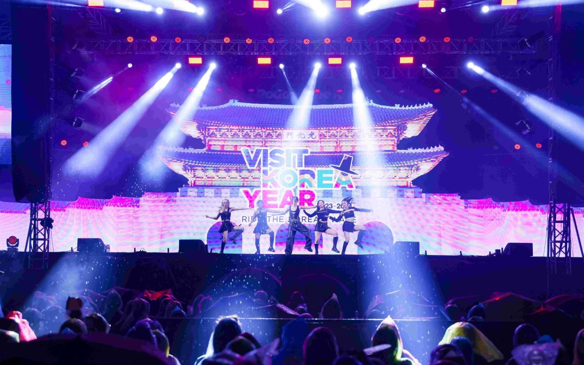 Dàn sao Hàn cùng hàng vạn tín đồ Hallyu khuynh đảo “Trung tâm Hàn Quốc mới tại Hà Nội”