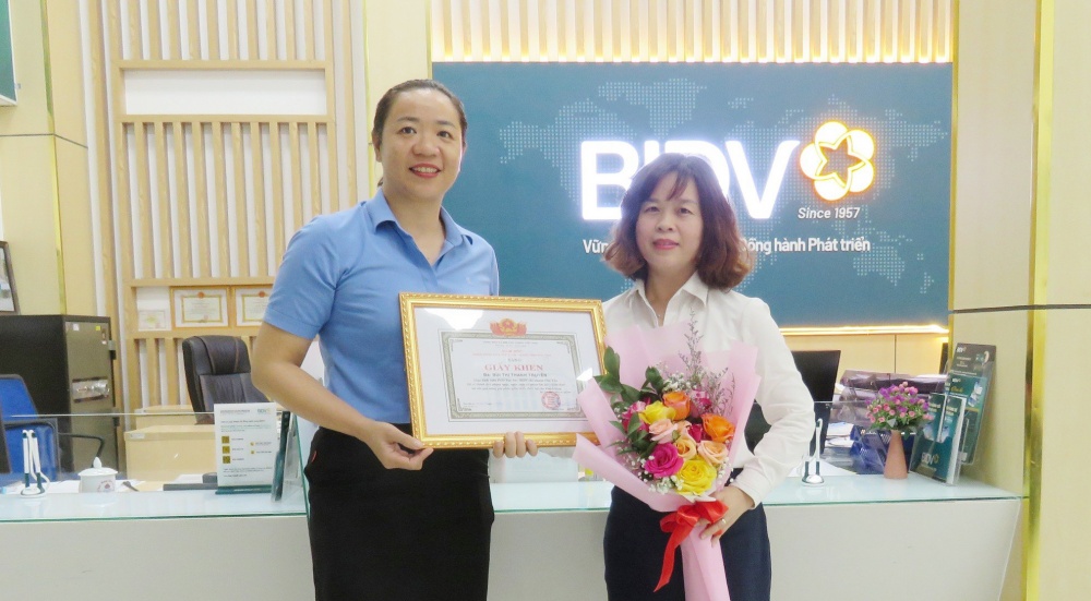 bà Đỗ Thị Bích Diệu, Phó Giám đốc NHNN chi nhánh tỉnh Phú Yên bà Đỗ Thị Bích Diệu, Phó Giám đốc NHNN chi nhánh tỉnh Phú Yên