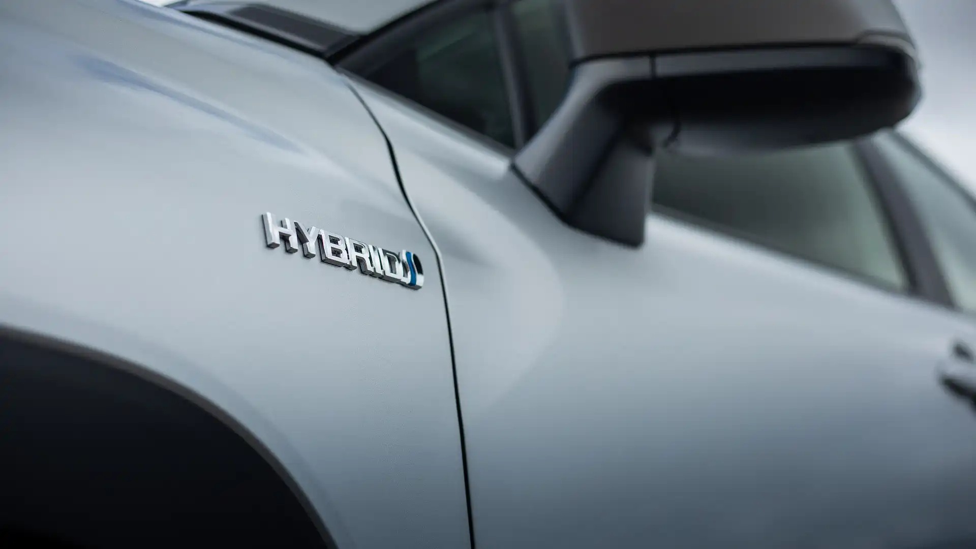 Toyota Corolla Cross sắp bỏ hẳn bản xăng, chỉ bán hybrid vì tin rằng người dùng khó chuyển sang xe điện 'trong nháy mắt'- Ảnh 3. Toyota Corolla Cross sắp bỏ hẳn bản xăng, chỉ bán hybrid vì tin rằng người dùng khó chuyển sang xe điện 'trong nháy mắt'- Ảnh 3.