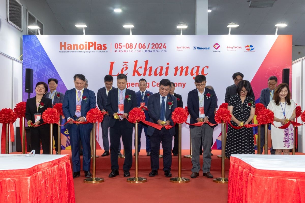 Cắt băng khai mạc Triển lãm Quốc tế lần thứ 12 về máy móc thiết bị công nghiệp ngành Nhựa và Cao Su - HanoiPlas 2024.