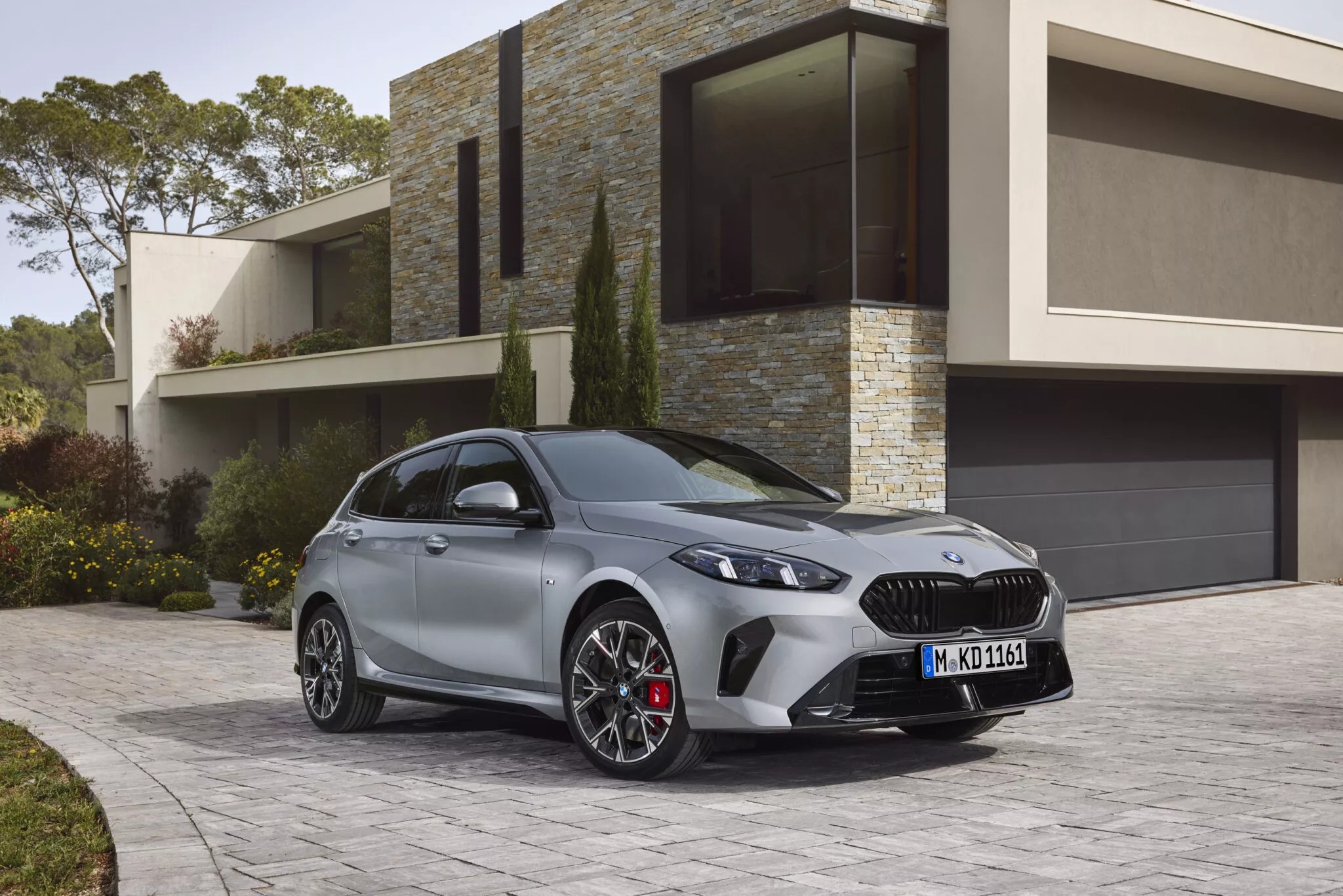 BMW 1-Series 2025 ra mắt: Thay đổi nhẹ nhàng, nội thất xịn không kém nhóm trên, giá dự kiến hút khách ở cả phân khúc xe sang lẫn phổ thông- Ảnh 12. BMW 1-Series 2025 ra mắt: Thay đổi nhẹ nhàng, nội thất xịn không kém nhóm trên, giá dự kiến hút khách ở cả phân khúc xe sang lẫn phổ thông- Ảnh 12.