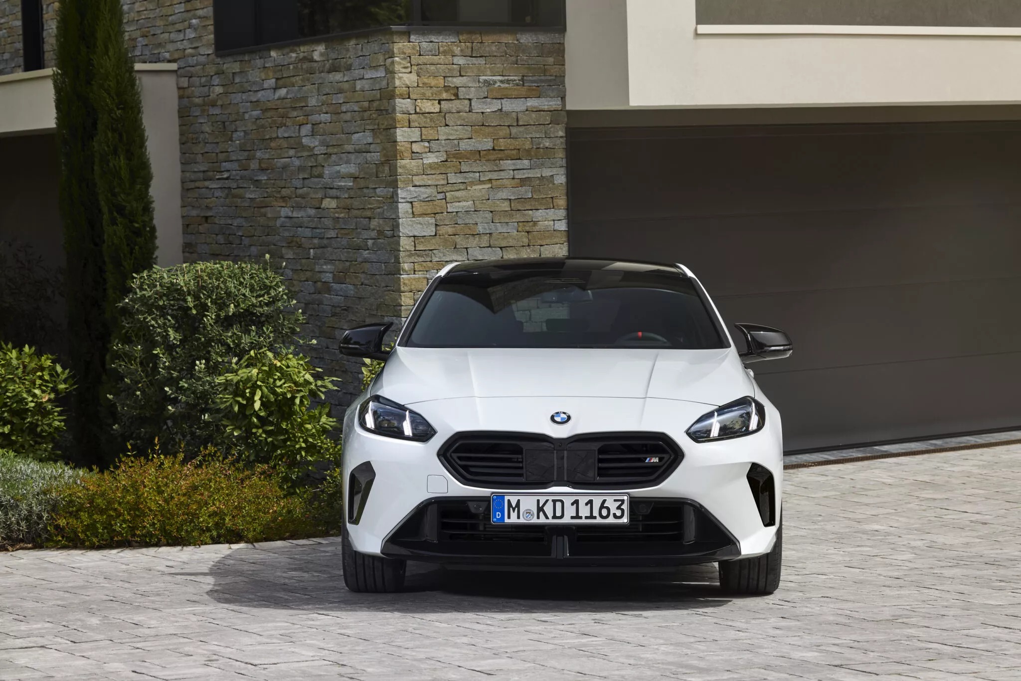 BMW 1-Series 2025 ra mắt: Thay đổi nhẹ nhàng, nội thất xịn không kém nhóm trên, giá dự kiến hút khách ở cả phân khúc xe sang lẫn phổ thông- Ảnh 8. BMW 1-Series 2025 ra mắt: Thay đổi nhẹ nhàng, nội thất xịn không kém nhóm trên, giá dự kiến hút khách ở cả phân khúc xe sang lẫn phổ thông- Ảnh 8.