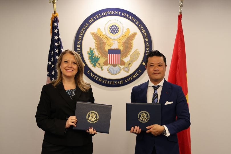 Đại diện lãnh đạo DFC và SeABank ký kết Biên bản ghi nhớ giải ngân đầu tiên  trị giá 200 triệu USD ngày 31/01/2023 tại Washington