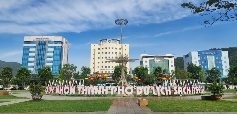 Ngành Ngân hàng trên địa bàn BÌnh Định đã và đang nỗ lực đồng hành cùng cộng đòng doanh nghiệp ở địa phương. Ngành Ngân hàng trên địa bàn BÌnh Định đã và đang nỗ lực đồng hành cùng cộng đòng doanh nghiệp ở địa phương.